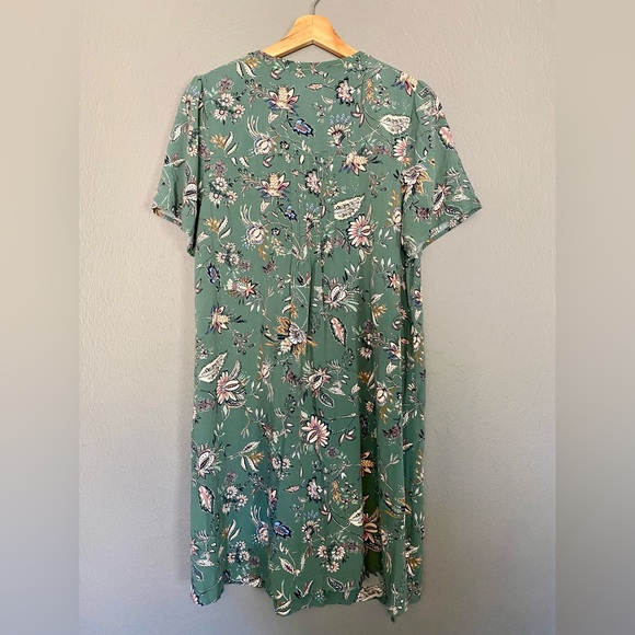 J. Jill Sage Green Floral Short Sleeve Pin Tuck Pullover Midi Dress Size M - Picture 9 of 11